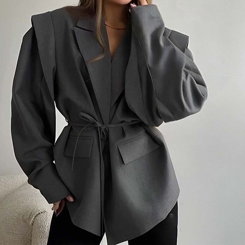 Blazer surdimensionné pour femmes avec ceinture à la taille et élégantes manches bouffantes Chic & Stil