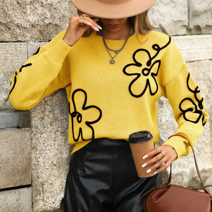 Pull féminin à la mode avec des appliqués floraux Chic & Stil