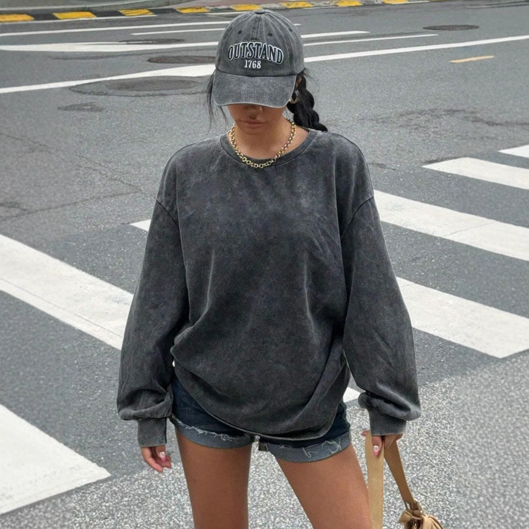 Casual sweatshirt for women with oversized fit and soft material Lune London