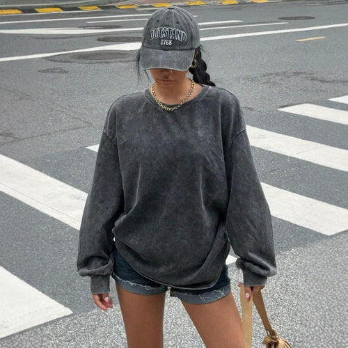 Casual sweatshirt for women with oversized fit and soft material Lune London