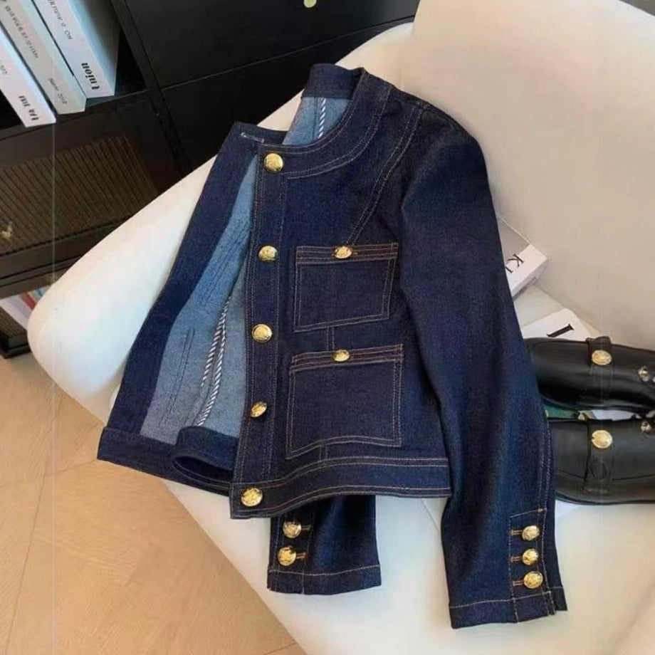 Veste en denim tendance pour femme avec des détails de boutons dorés Chic & Stil
