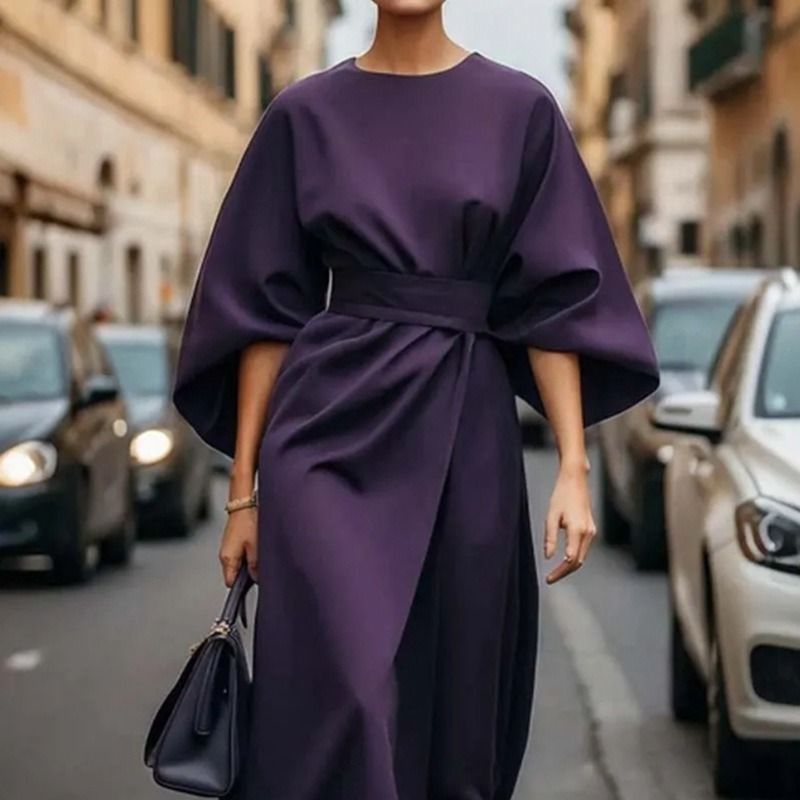 Ladies Elegant Maxi Dress with Flowing Sleeves and Chic Fitted Cut