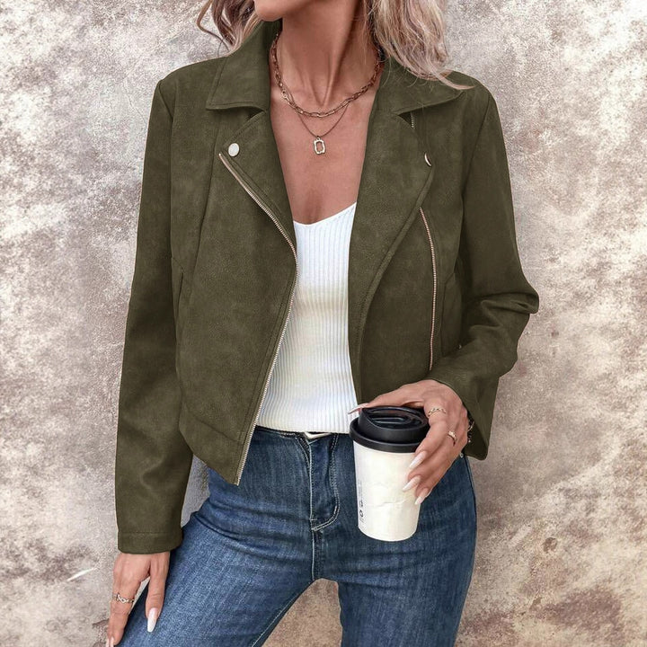 Veste de biker en simili cuir décontractée pour femmes avec une coupe moderne et des accents élégants Chic & Stil