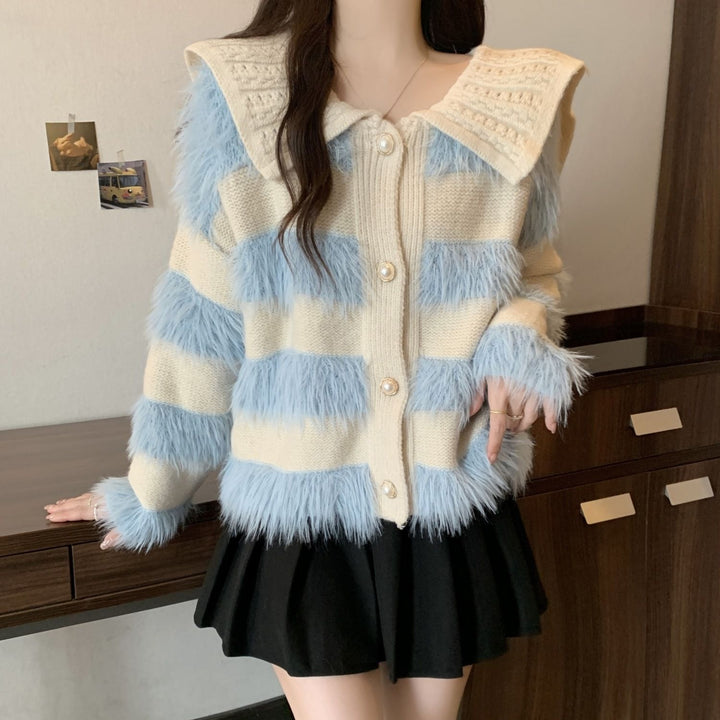 Cardigan pour femmes avec col tressé et appliqués en fausse fourrure Chic & Stil
