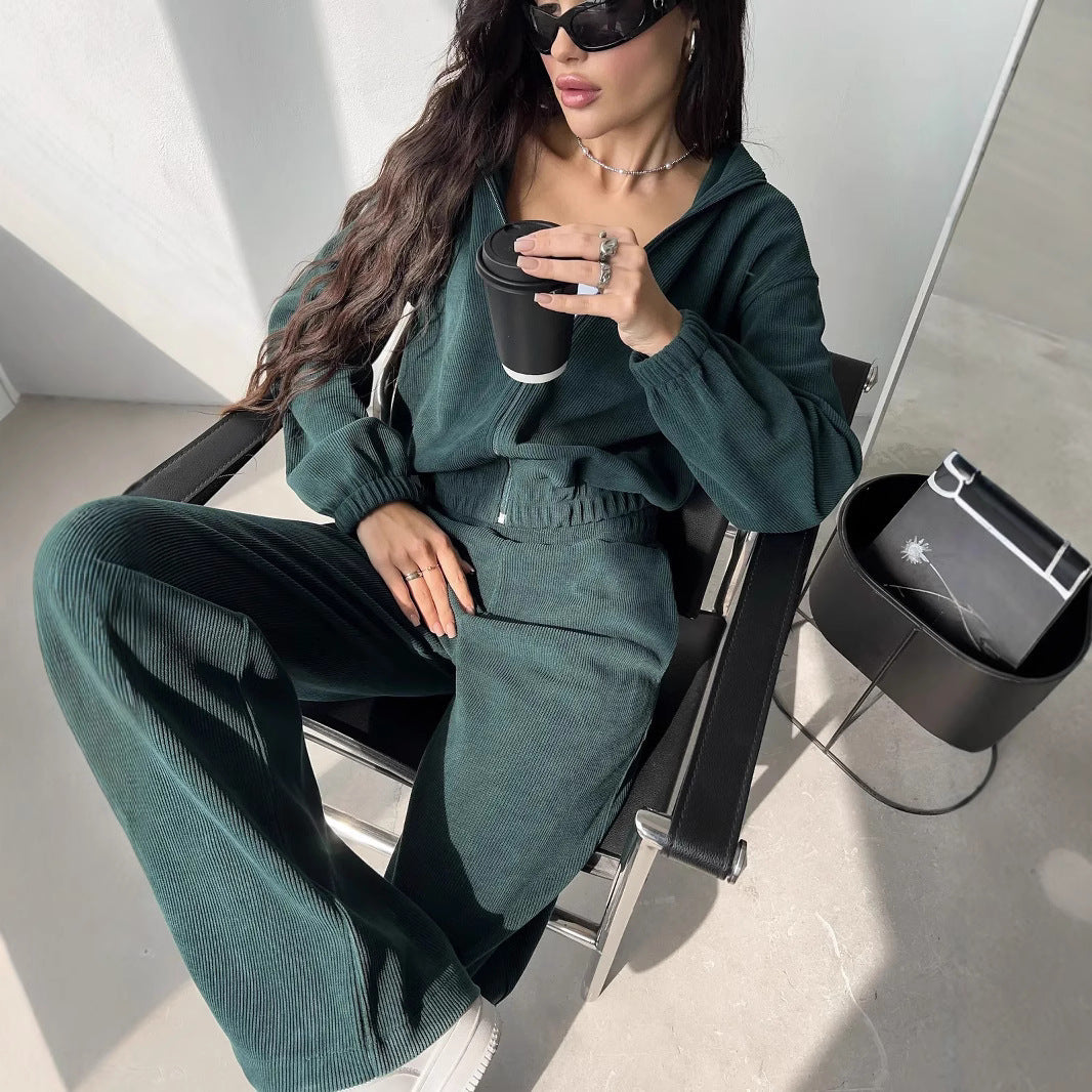 Cropped sweatshirt jacket for women with high collar and elastic waist Lune London