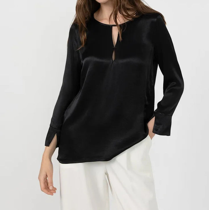 Ladies Elegant blouse with an innovative opening design and a cozy material Lune London