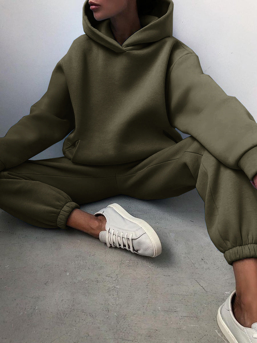 Women's sporty loungewear set with oversized hoodie and comfortable jogger pants Lune London