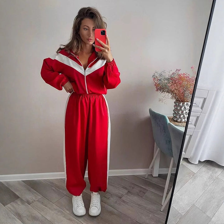 Women's sports tracksuit set with functional zipper and elastic waist Lune London