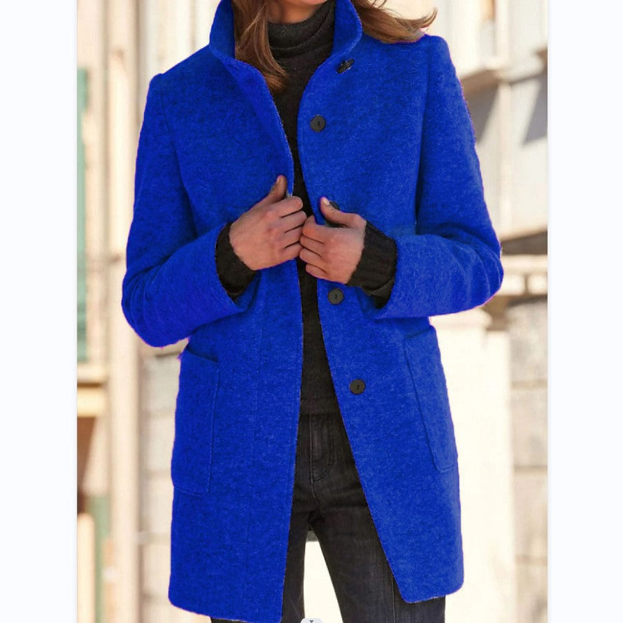 Elegant wool coat for women with a modern cut and practical pockets Lune London