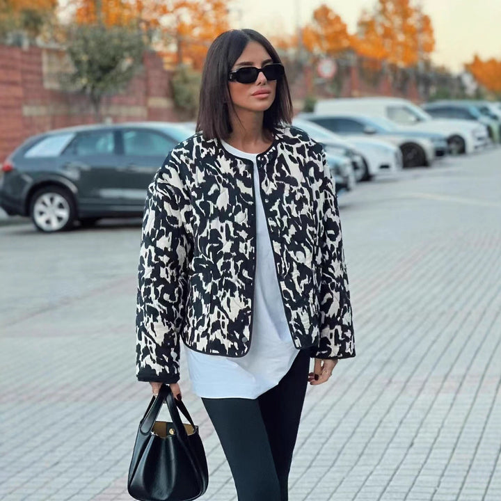 Veste matelassée pour femmes au motif léopard moderne Chic & Stil