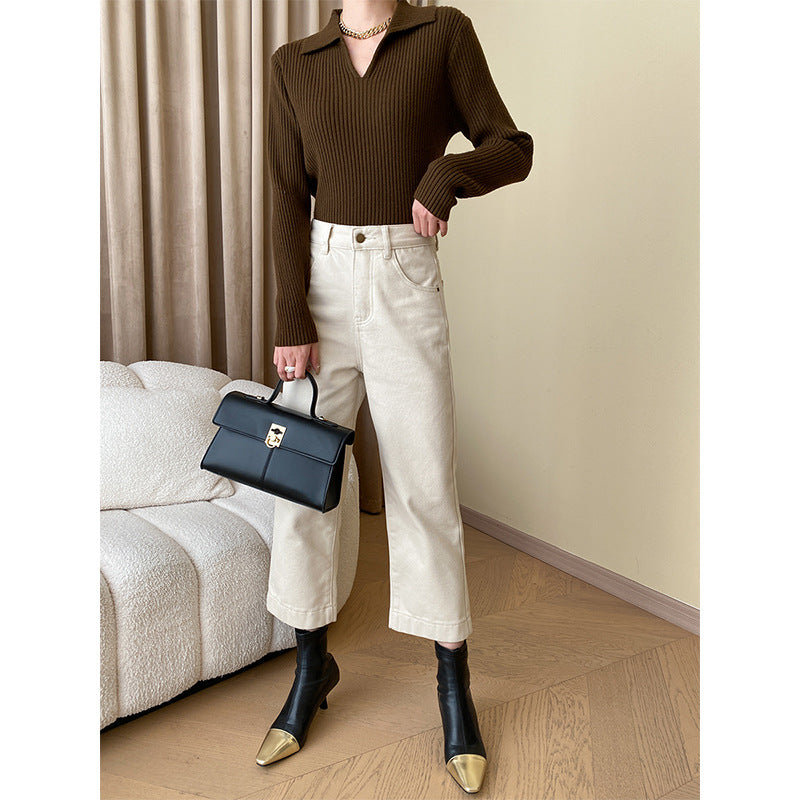 Women's knit sweater with modern V-neck and ribbed structure Chic & Stil