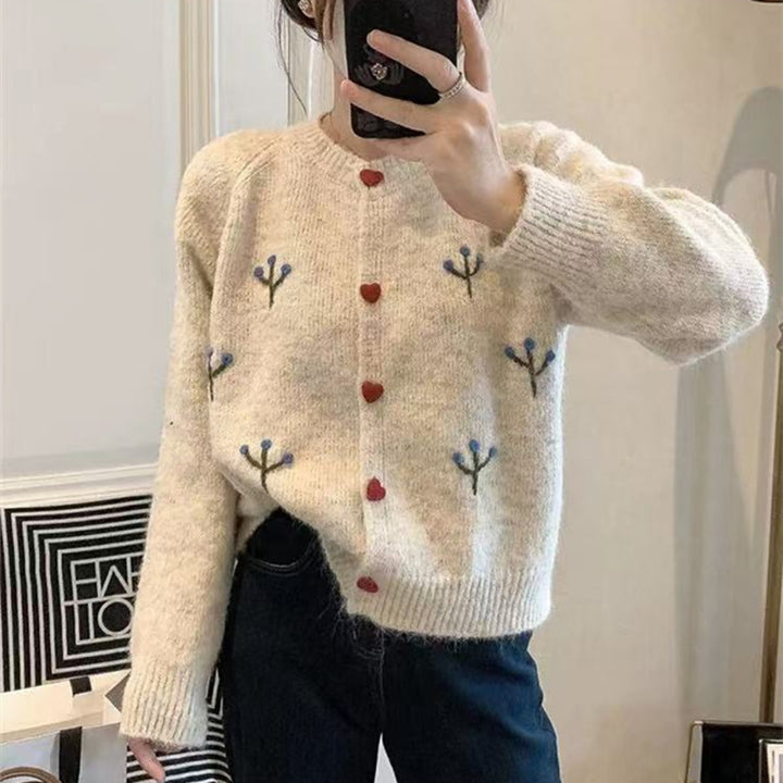 Women's cozy knit pullover with heart and flower embroidery Lune London