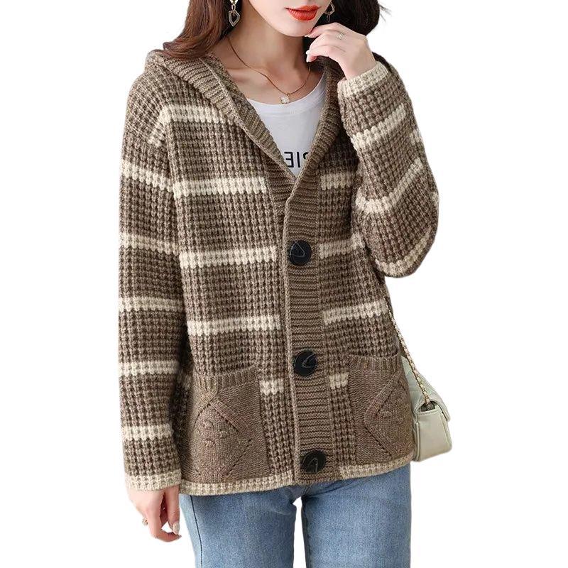 Cardigan pour femmes avec capuche et motif à carreaux décoratif Chic & Stil