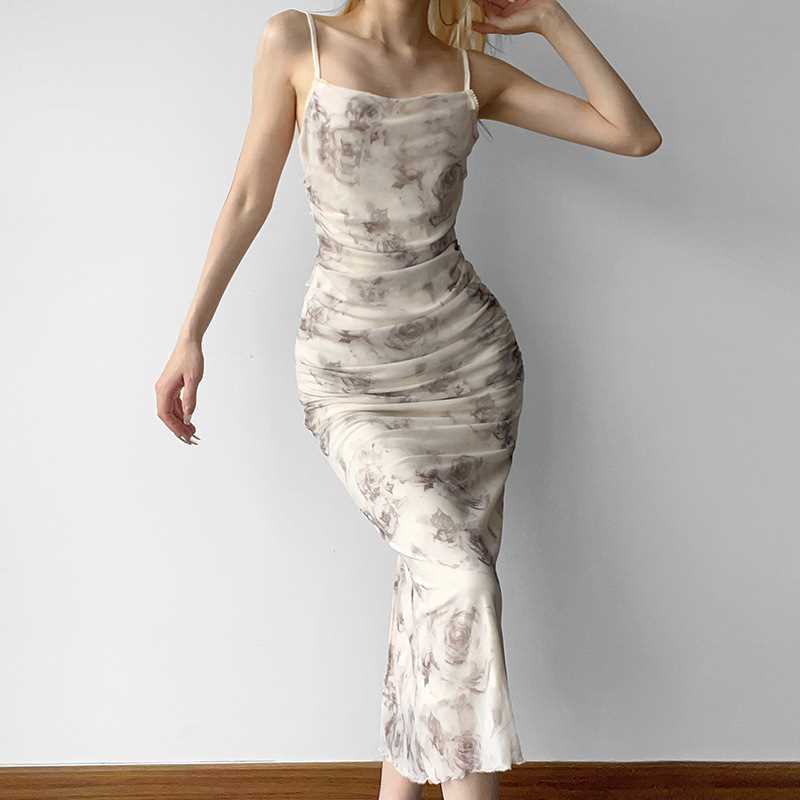 Elegant maxi dress for women with refined ruffle details and a chic floral print.