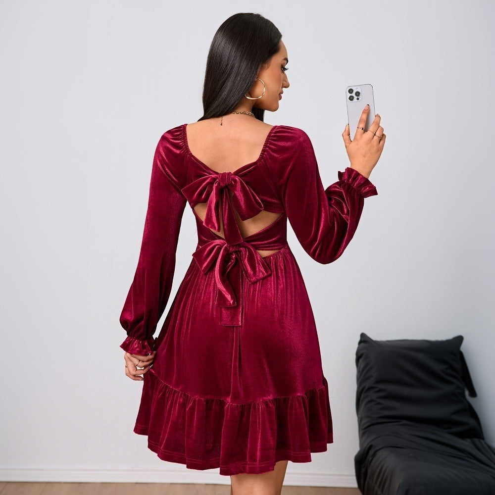 Robe minime en velours pour femmes avec volants et manches bouffantes de bon goût Chic & Stil