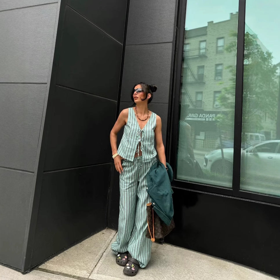 Wide striped pants for women with elastic waistband and tie belt Lune London