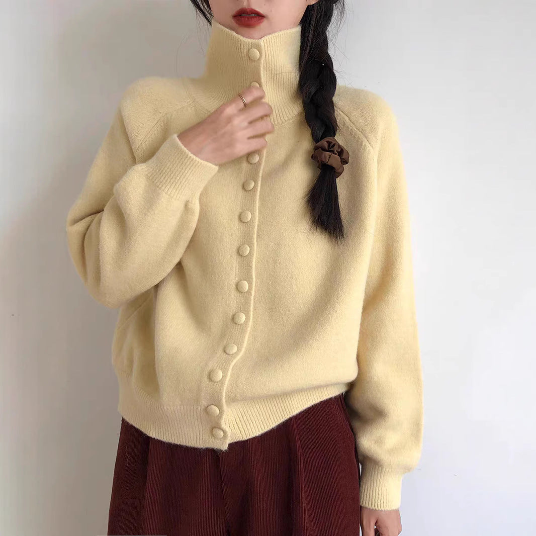 Cardigan à boutons pour femmes avec une coupe moderne et une texture fine Chic & Stil