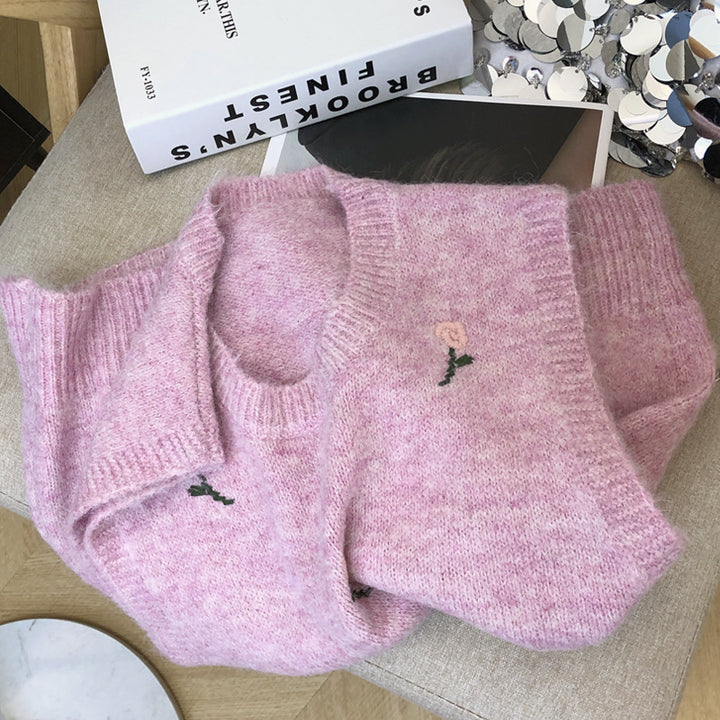 Knitted cardigan for women with delicate flower embroidery Lune London