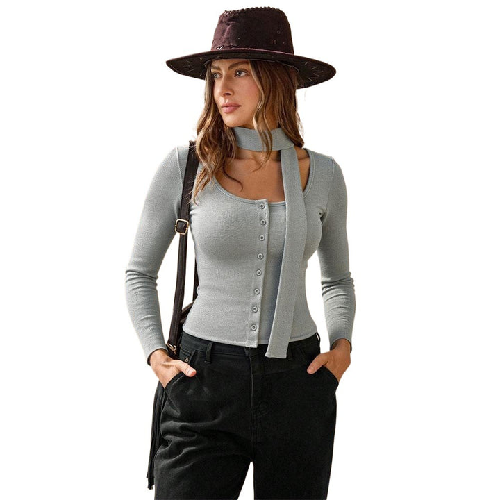Chemisier à manches longues pour femmes avec col V boutonnière et détail de boucle à la mode Chic & Stil