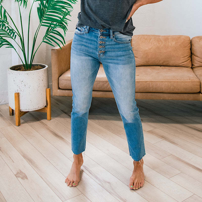 High-waisted jeans for women with button closure and distressed hem Lune London