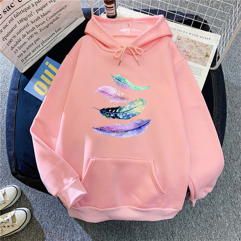 Women's hoodie with artistic feather motif Chic & Stil