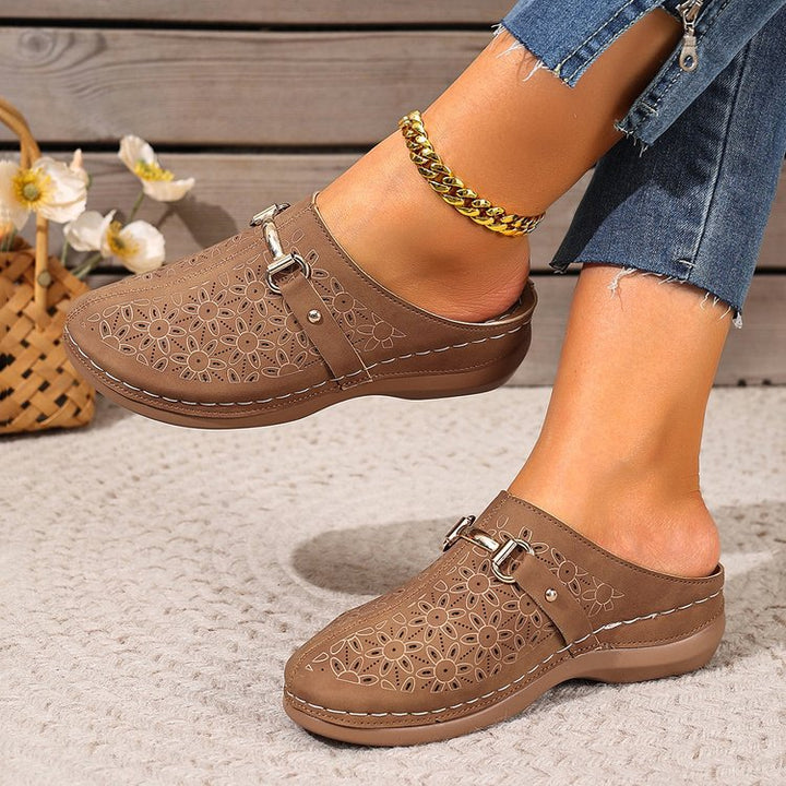 Comfortable clogs for women with floral application Lune London