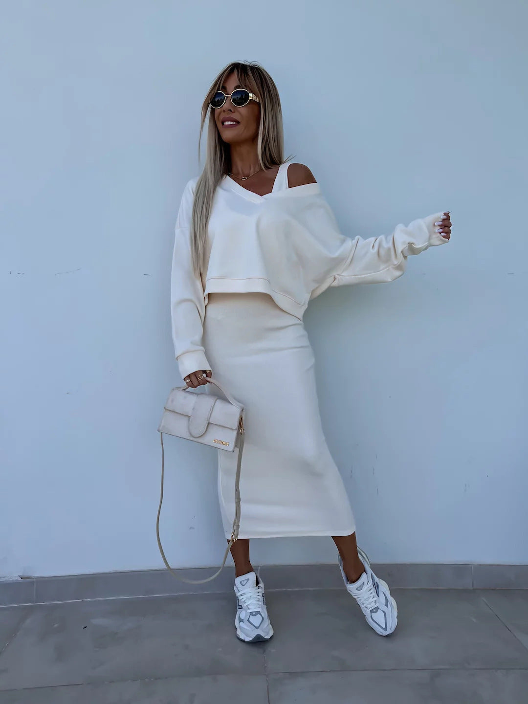 Elegant and casual two-piece set for women with V-neck and wide top Lune London