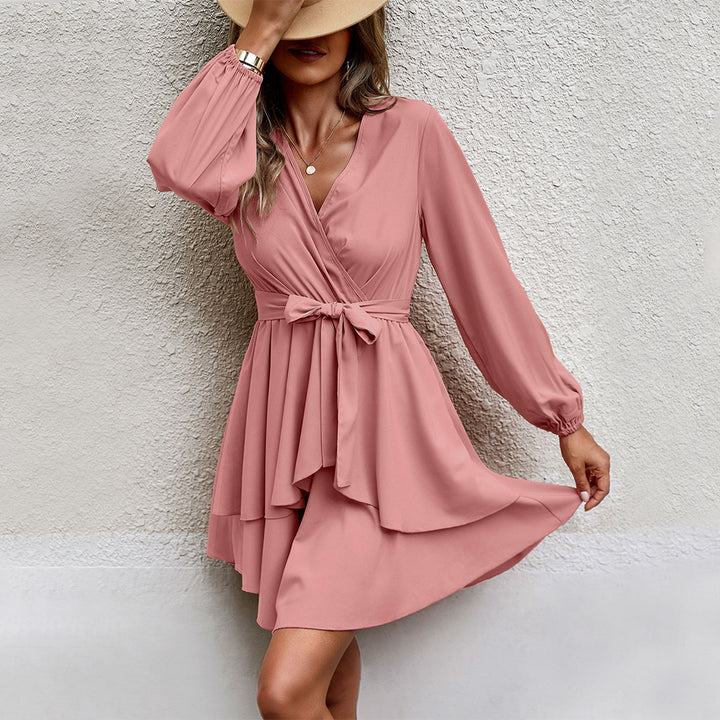 Robe portefeuille pour femmes avec manches longues et ceinture élégante à la taille Chic & Stil
