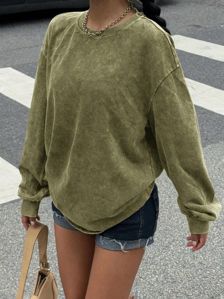 Casual sweatshirt for women with oversized fit and soft material Lune London