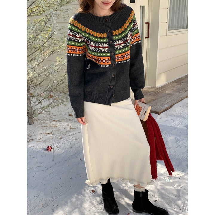 Women's cozy knitted sweater with cable pattern Chic & Stil