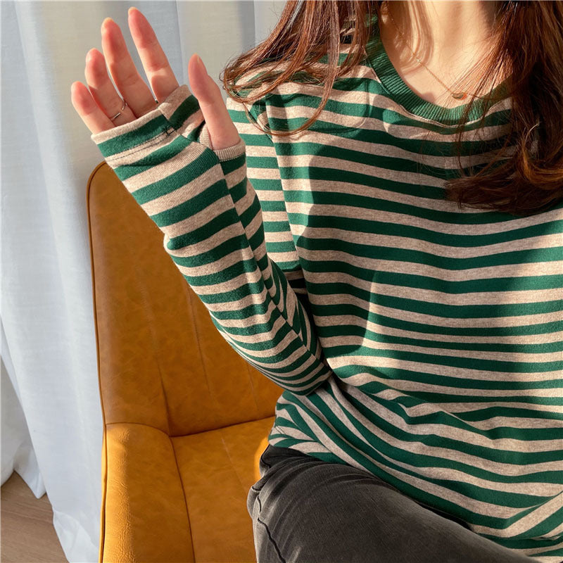 Ladies casual long sleeve shirt with fashionable stripe pattern and thumb holes Chic & Stil