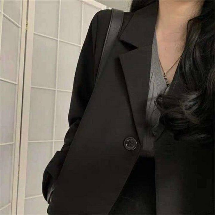 Women Elegant Blazer with Two-Button Closure and Loose Fit Chic & Stil