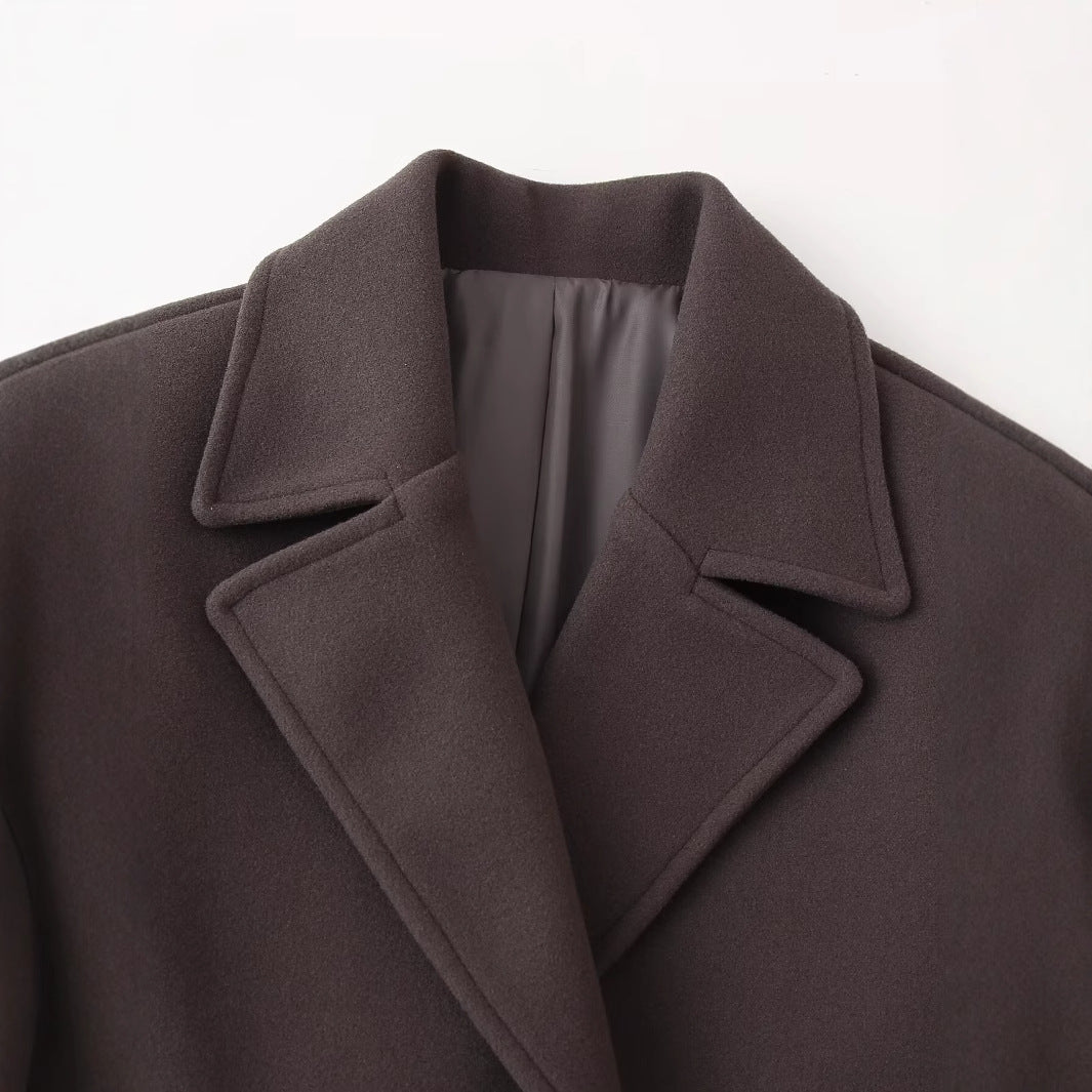 Elegant and warm wool coat for women with notched collar Lune London