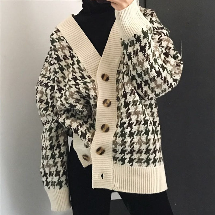 Women’s knit jacket with a modern houndstooth pattern and a chic button design
