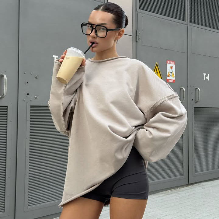 Oversized sweatshirt for women with a relaxed fit and ergonomic sleeves Lune London