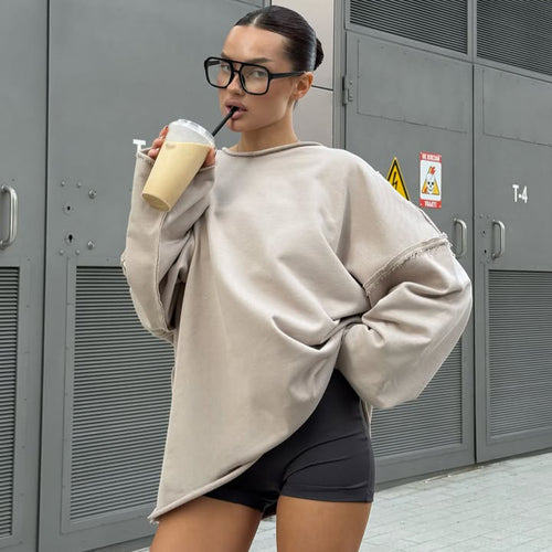 Oversized sweatshirt for women with a relaxed fit and ergonomic sleeves Lune London