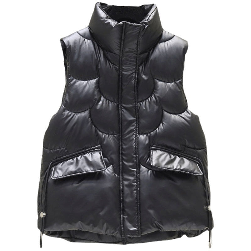 Ladies quilted gilet with high collar and zippered pockets on the sides Lune London