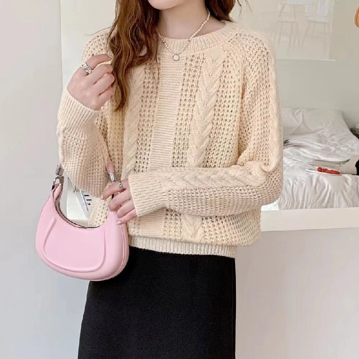 Chunky knit sweater for ladies with cable pattern and relaxed fit Lune London