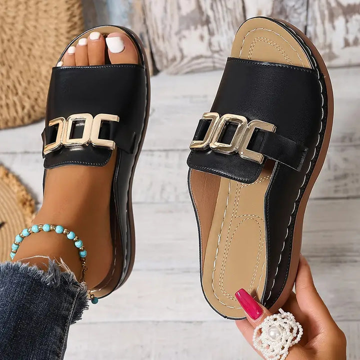Comfortable strap sandals for women with an elegant buckle closure Lune London