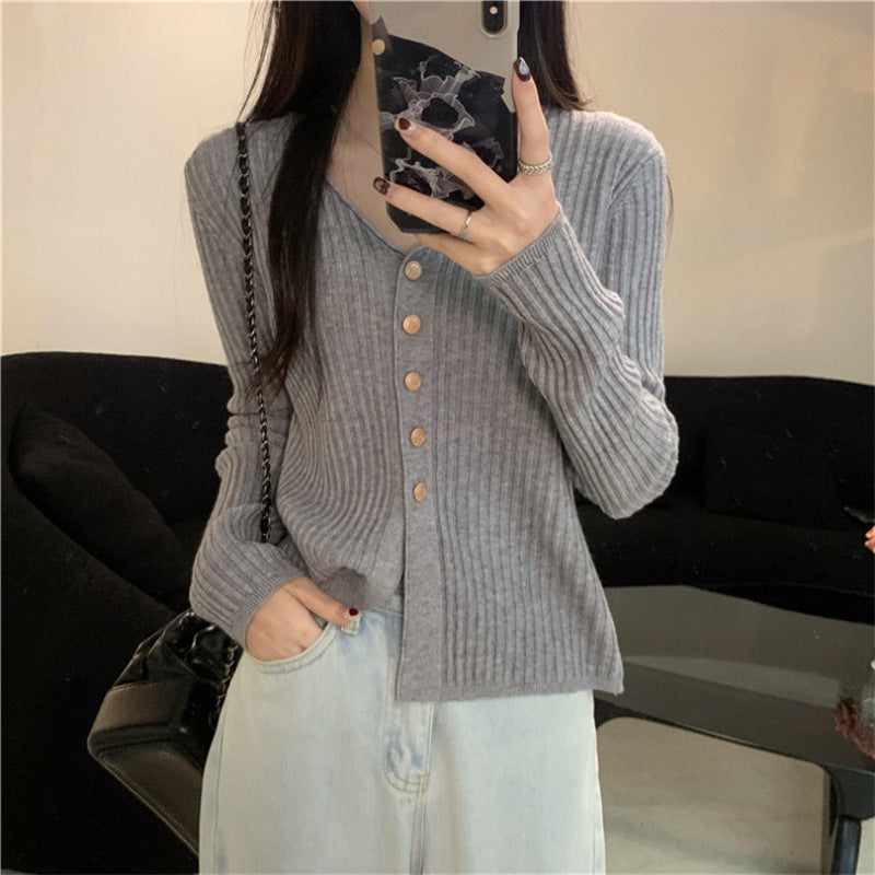 Cardigan femme avec des boutons décoratifs et un décolleté en V profond Chic & Stil