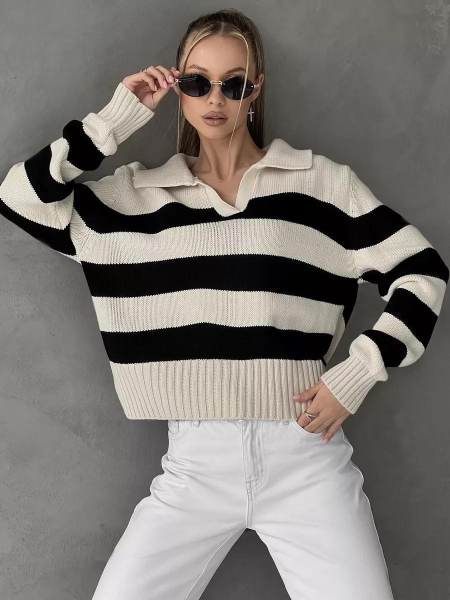 Pull sportif pour femmes avec motif rayé et col Chic & Stil