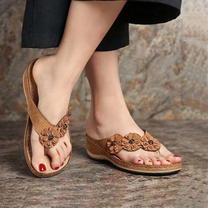 Flower strap sandals for women with ergonomic sole Lune London