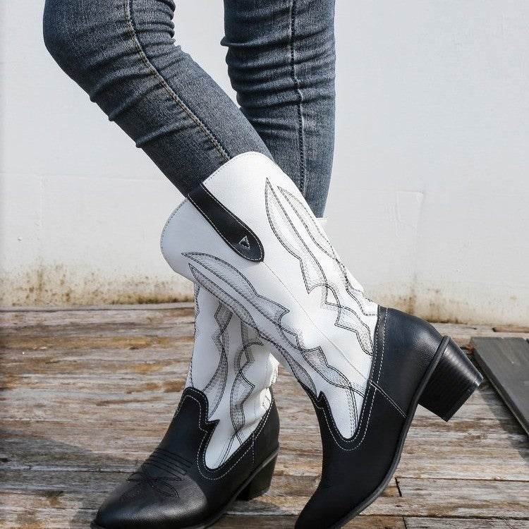 Ladies' cowboy boots with an elegant chic and stylish stitch pattern