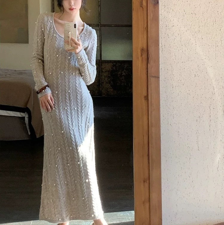 Robe en tricot pour femmes avec design en cable et embellissement en perles Chic & Stil