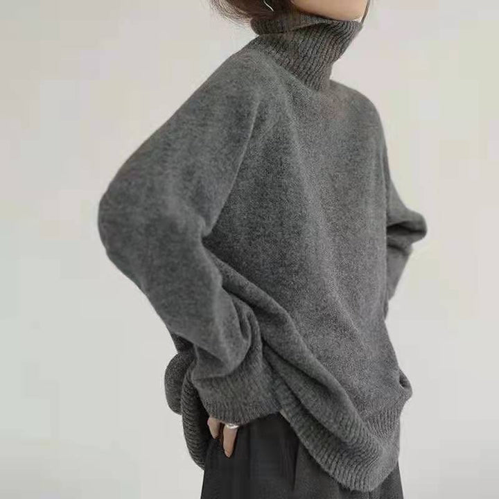 Comfortable turtleneck sweater for women in high-quality wool blend Lune London