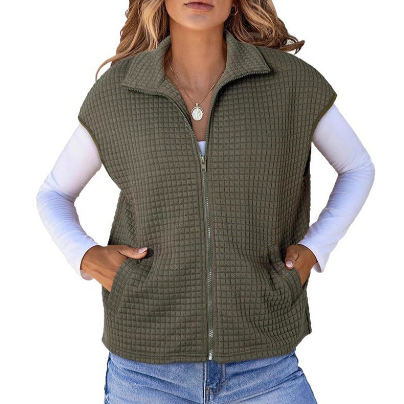 Modern women's quilted jacket with zipper and practical pockets Lune London