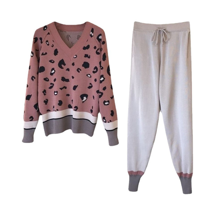 Trendy knitted set for ladies with graphic details Lune London