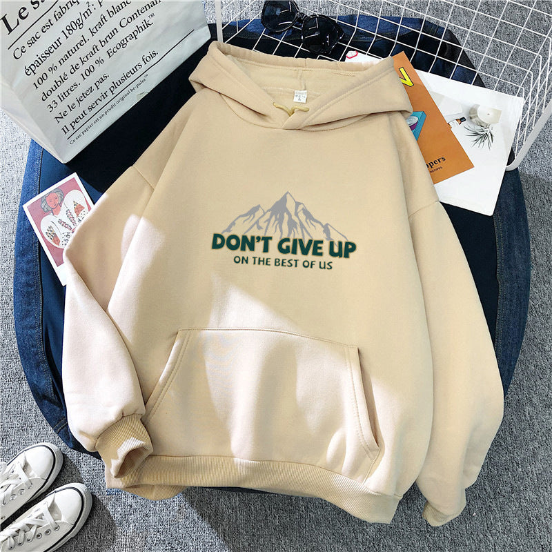 Women's hoodie with motivating mountain design Chic & Stil