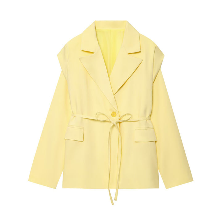 Elegant and fitted blazer jacket for women with wide lapels Lune London