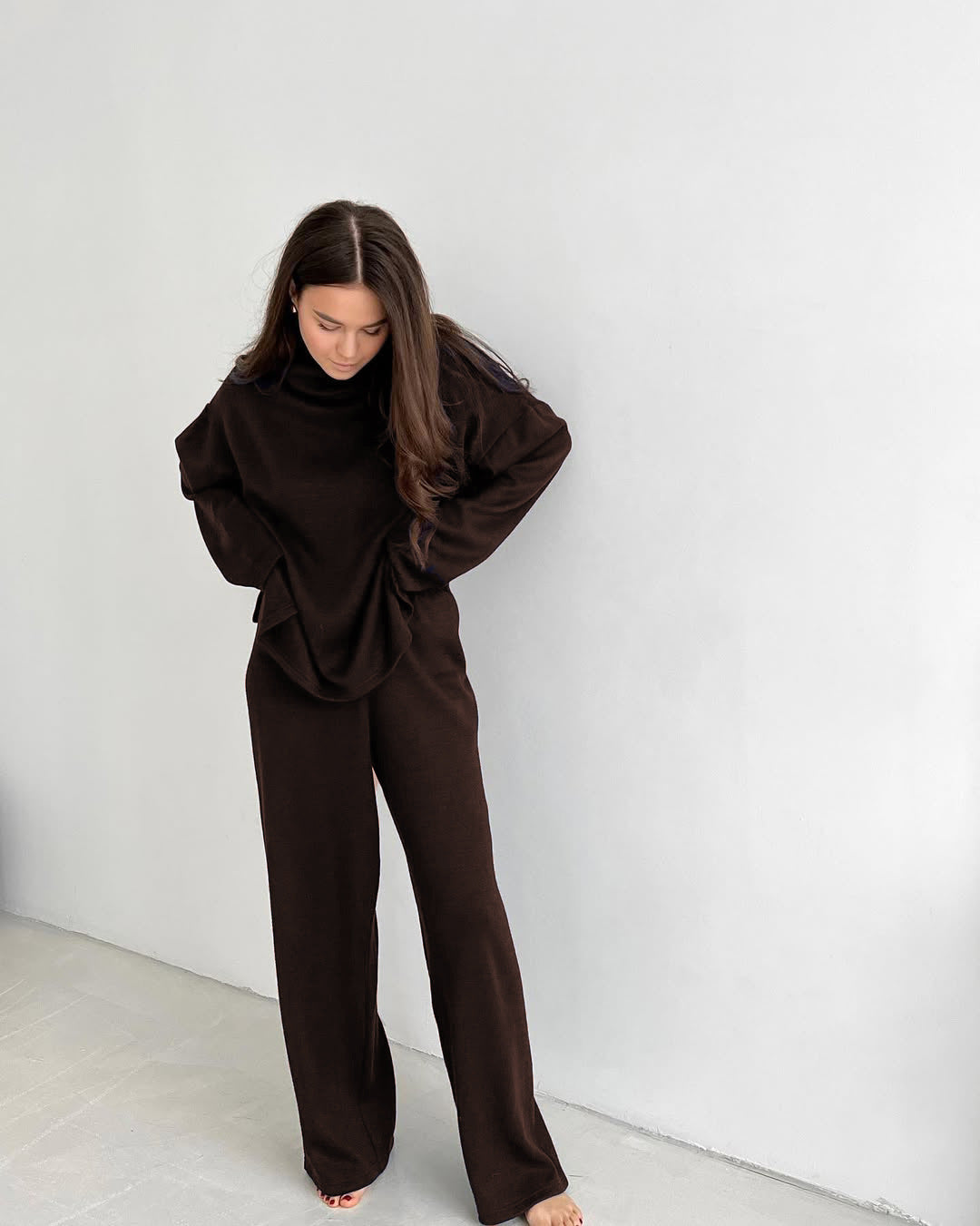 Comfortable lounge set for women with loose fit and high collar Lune London